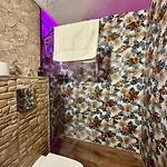 Window In The Stone 4*