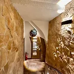Window In The Stone Гостевой дом Неаполь
