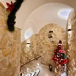 Window In The Stone 4*