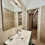Window In The Stone Неаполь
