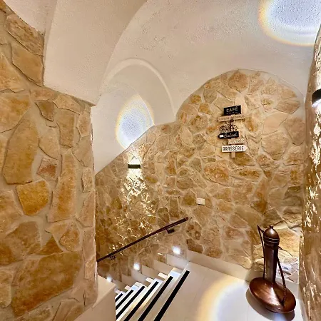 Gasthof Window In The Stone 4*