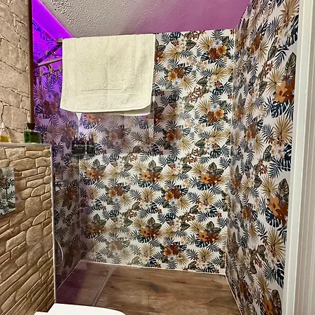 Window In The Stone 나폴리