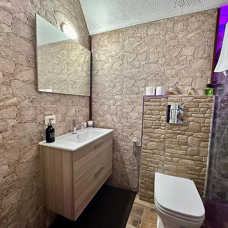 Window In The Stone 나폴리