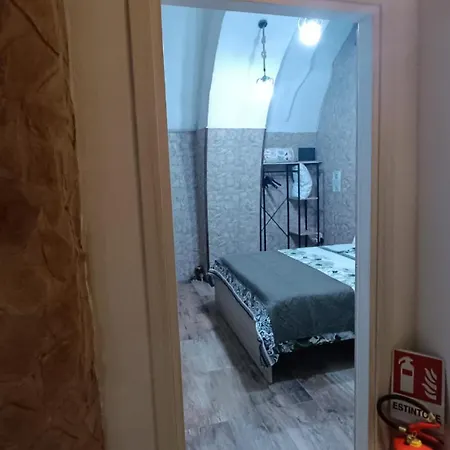 Window In The Stone 나폴리