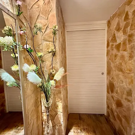 Guest house Window In The Stone