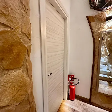 Guest house Window In The Stone *